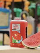 奈雪的茶推新超大桶“霸气西瓜”系列，打造高