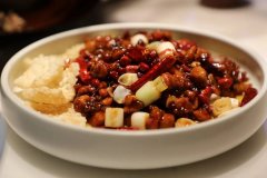 全国总门店数被湘菜赶超，消费者不爱吃川菜了