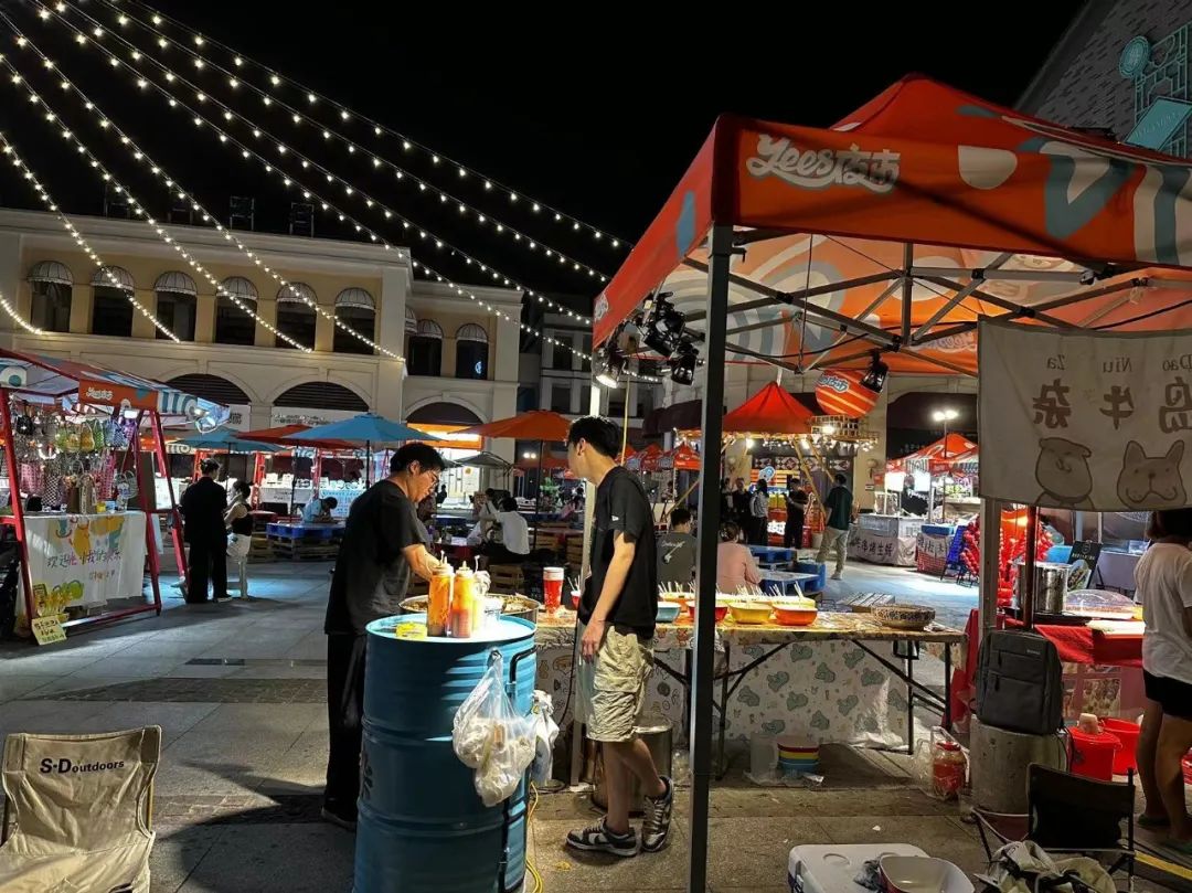 夜市摆摊，能“一夜暴富”？