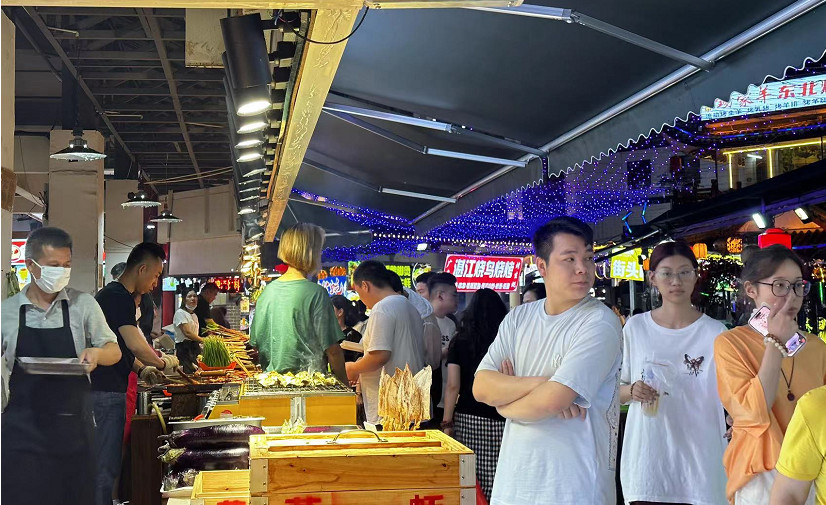 夜市摆摊，能“一夜暴富”？