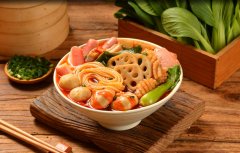 男子在麻辣烫里吃出蟑螂索赔千元 ，法院判决支