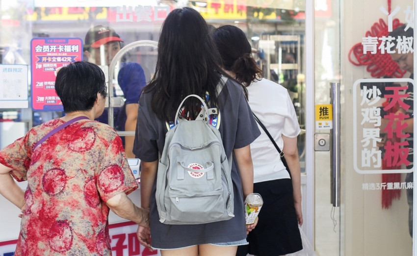 进货、炒菜都不用手，滚筒炒鸡走俏泉城，线上化助力鲁菜“新做”