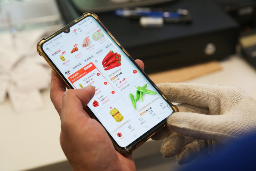 进货、炒菜都不用手，滚筒炒鸡走俏泉城，线上化助力鲁菜“新做”