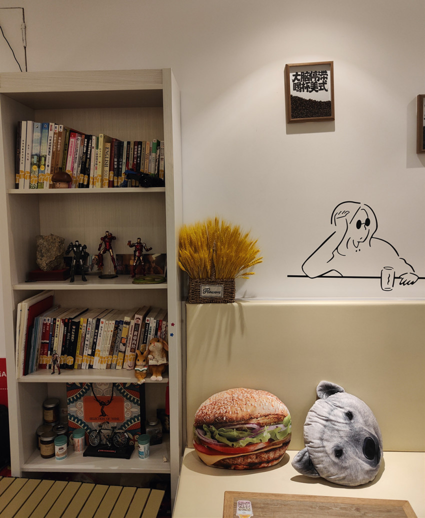 社区咖啡店里，最受欢迎的不是咖啡