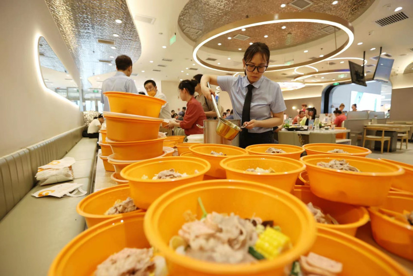 协力救灾共渡难关，呷哺集团捐款送餐调拨物资助力京津冀防汛救灾