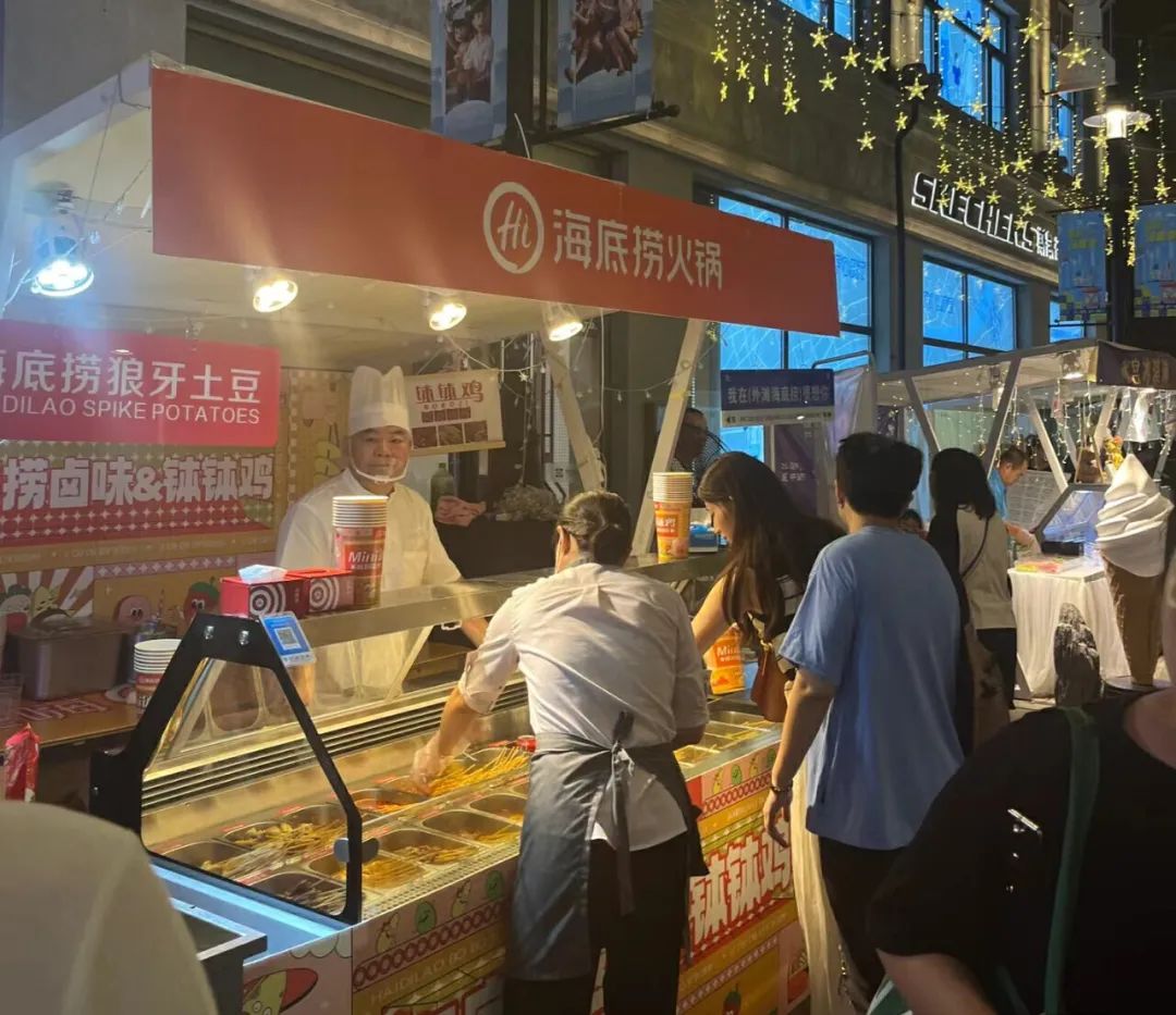 海底捞进军夜市,定价8~18元,餐饮摊贩瑟瑟发抖