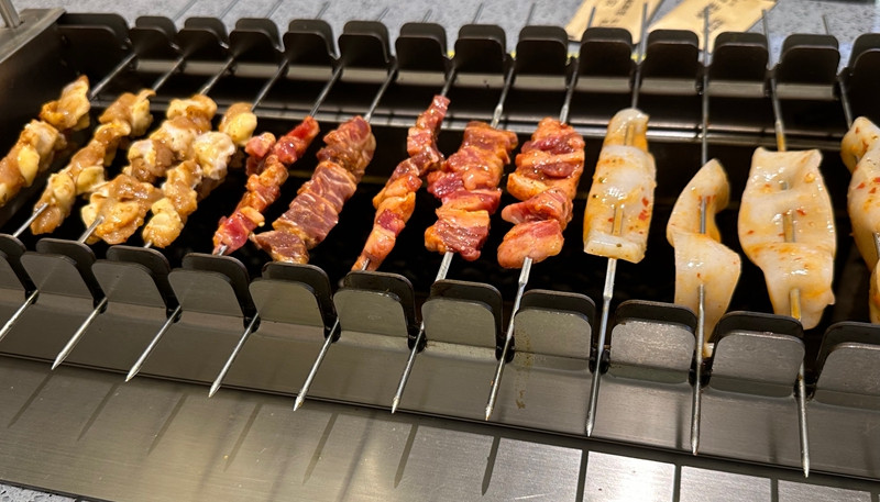 吃烧烤要另外收8元炭火费！这合理吗？