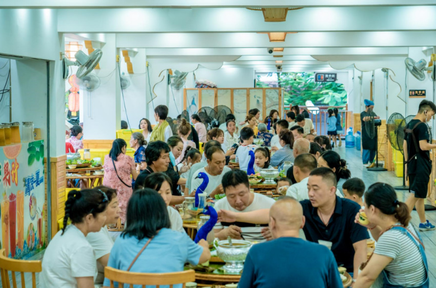 云南边境一家小众餐厅，靠短视频月入百万