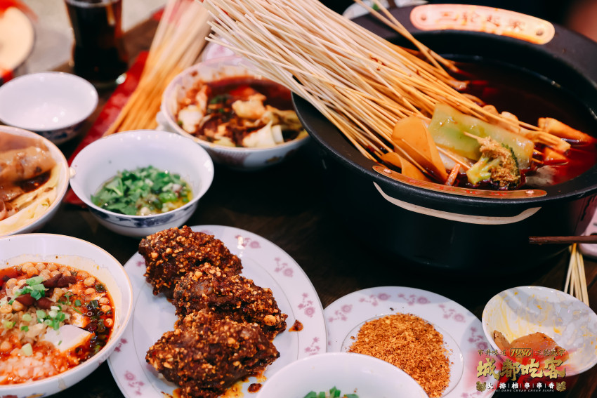 饕餮盛宴，再现江湖！城都吃客大排档串串香首店开业！
