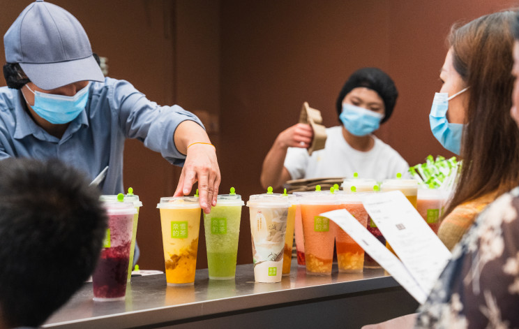 奈雪的茶2023年上半年营收近26亿，门店利润近5亿