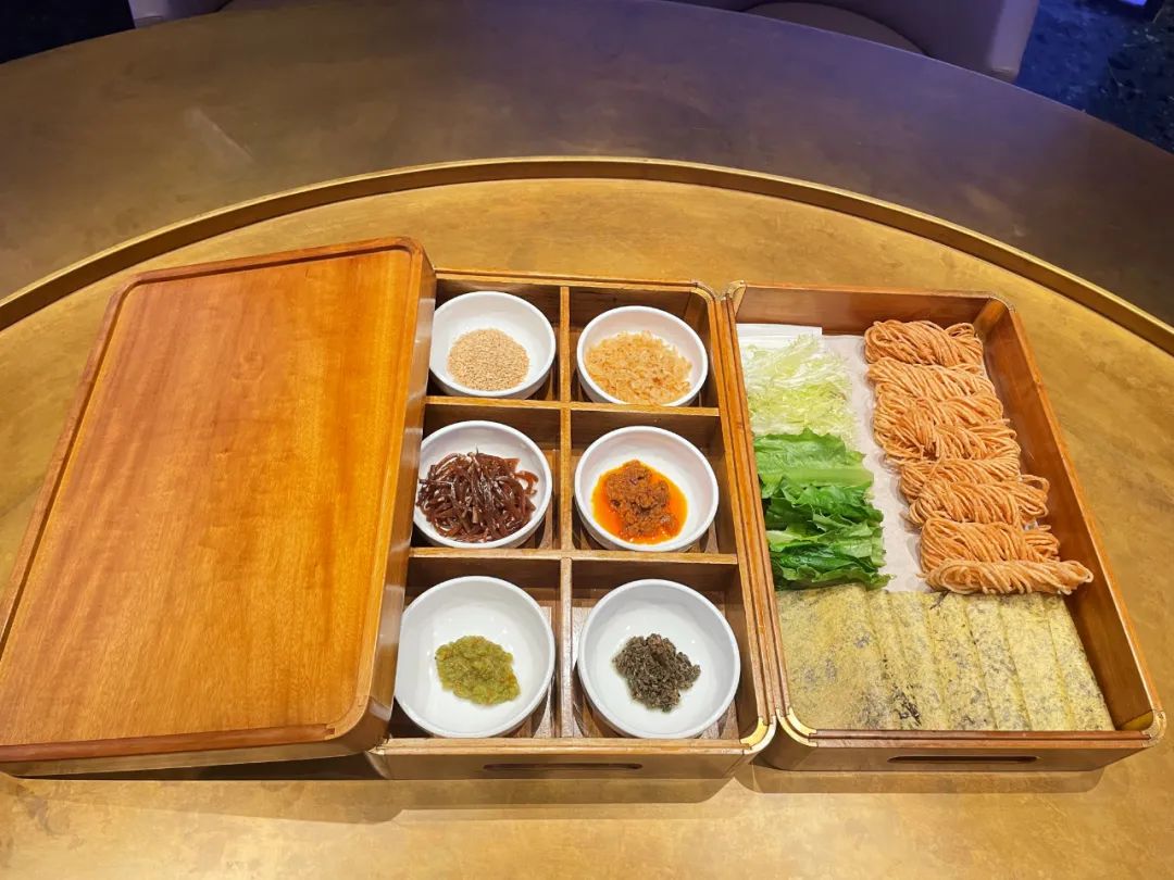 花2.7亿开7家店，这个新鲁菜品牌想把艺术馆搬进餐厅