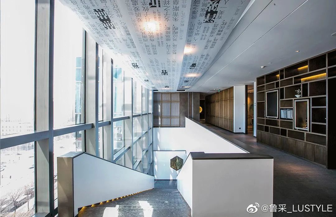 花2.7亿开7家店，这个新鲁菜品牌想把艺术馆搬进餐厅