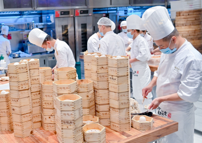 4小时配送，明档现切！海底捞首家牛肉工坊来了！