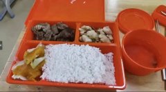 预制菜进校园，家长校门口送饭……多地详细回