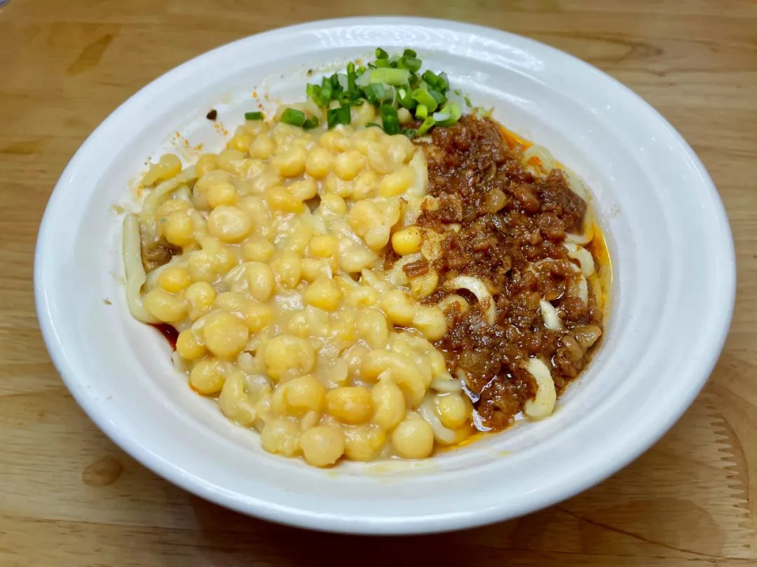 从大公司辞职后，我在成都卖小面，单店月入40万