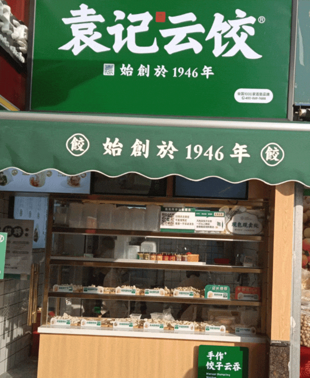 开进停车场、菜市场、村头……火锅店越难找，生意越好？