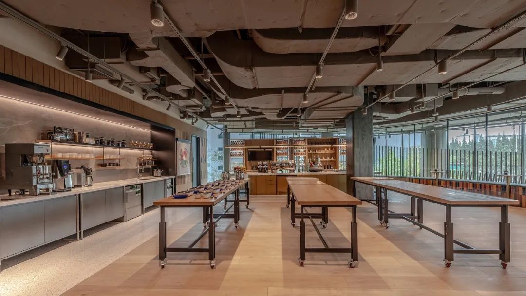 星巴克在中国市场连续扔下“王牌”