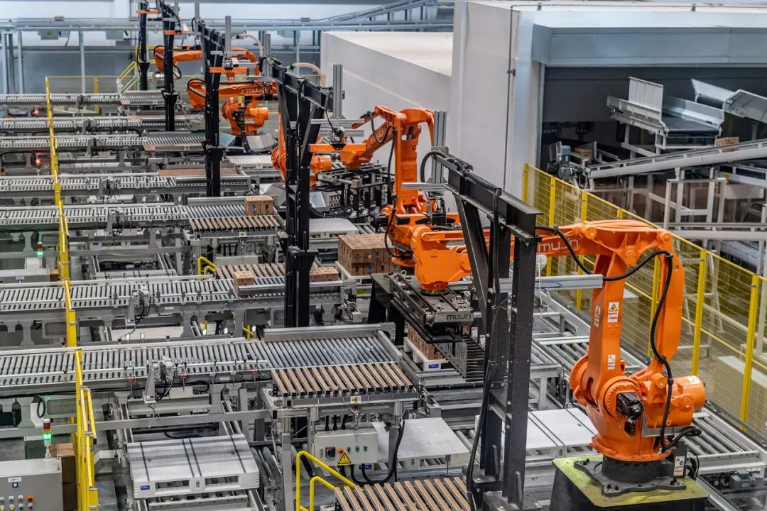 星巴克在中国市场连续扔下“王牌”