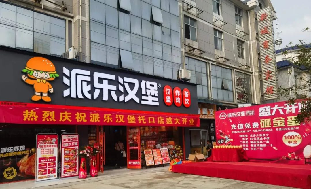 用品质大店秒杀夫妻小店，这个快餐“隐形大佬
