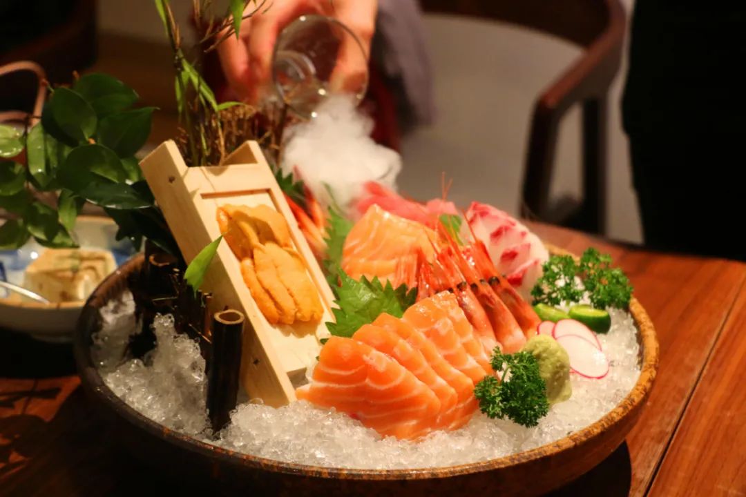 消费到底是在升级还是在降级?争论的背后其实是餐饮业的消费分级