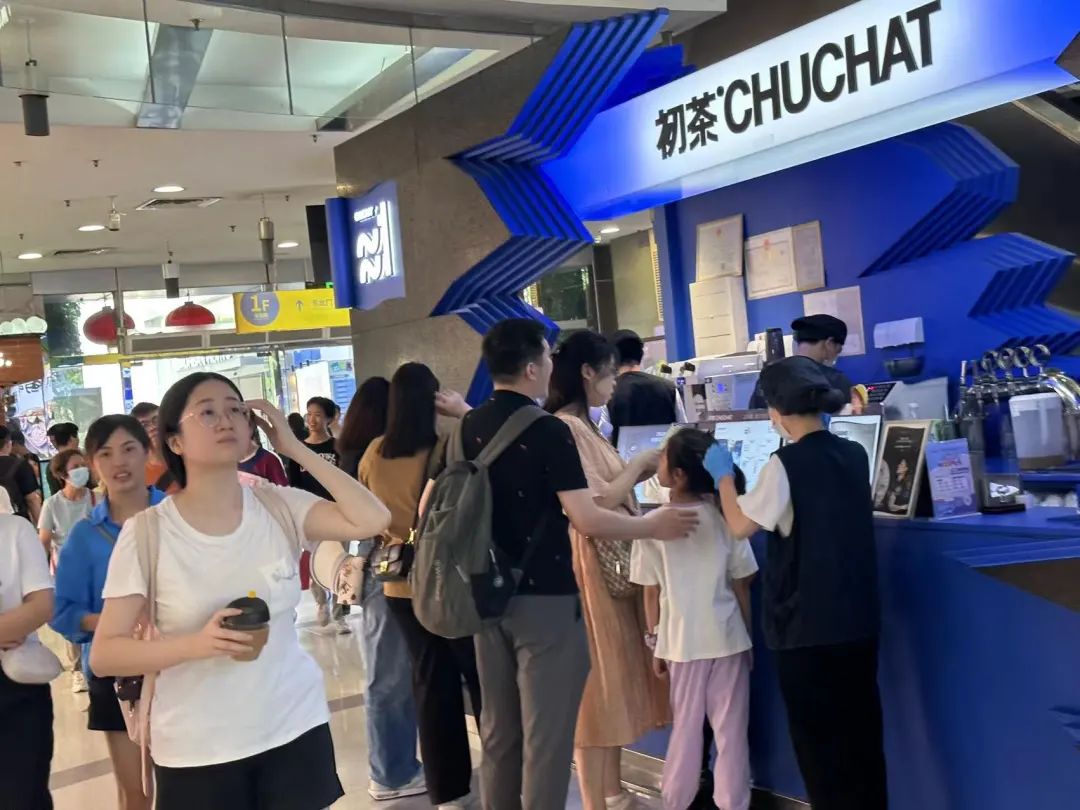 现场直击!双节叠加,多地餐饮消费市场迎小高峰!