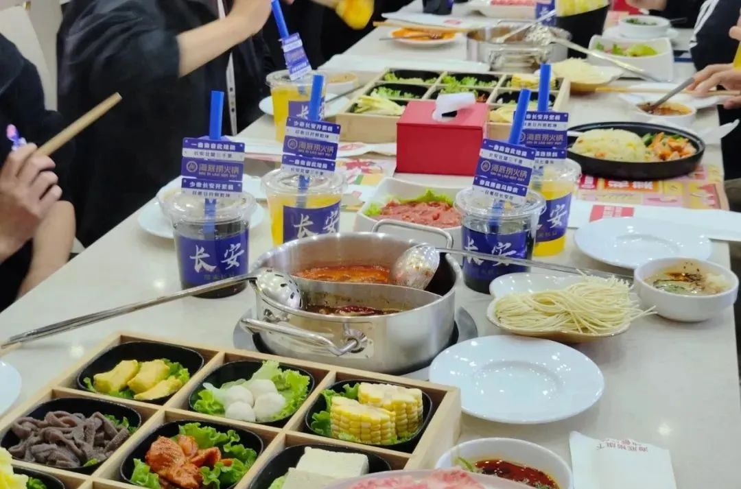 海底捞开出第一家校园店！炒饭9块9，卷得过麦肯吗