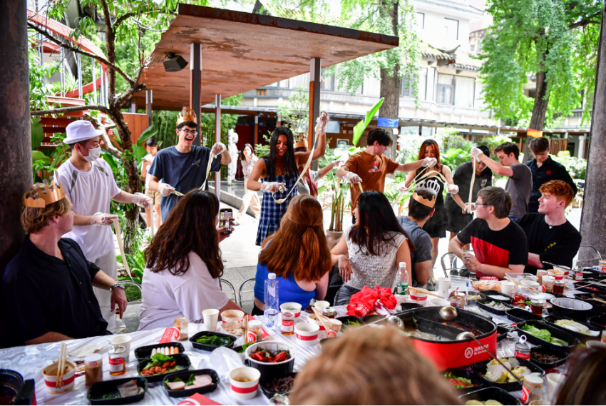 “奔三”的海底捞，以创新拥抱年轻人