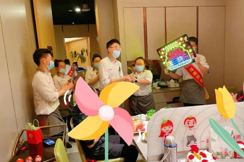 “奔三”的海底捞，以创新拥抱年轻人