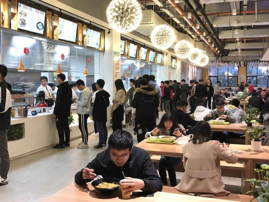 社会餐饮及外行跨界进来分蛋糕，团餐领域正面临新一轮变局