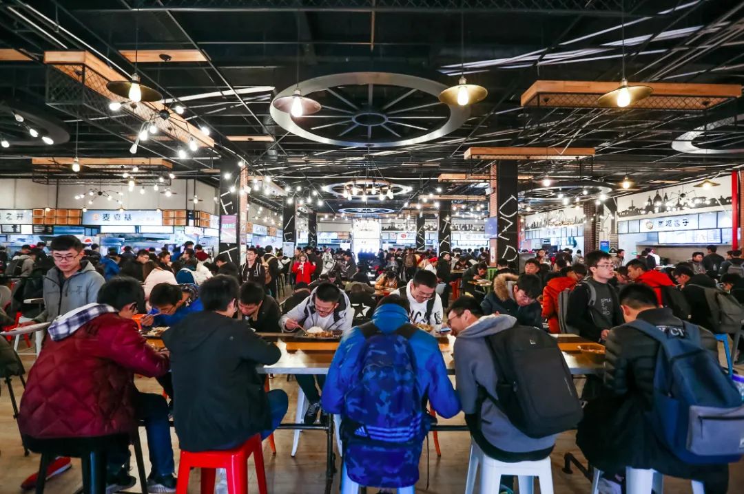 社会餐饮及外行跨界进来分蛋糕，团餐领域正面临新一轮变局