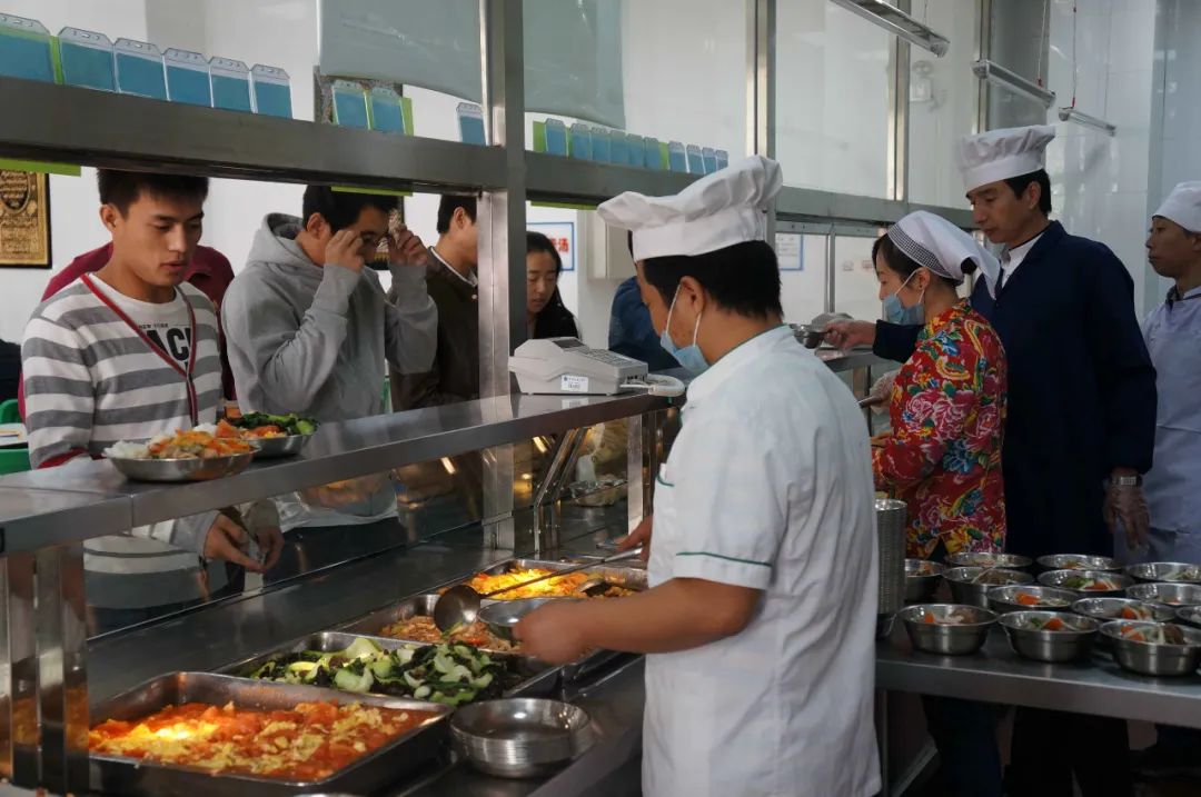 社会餐饮及外行跨界进来分蛋糕，团餐领域正面临新一轮变局