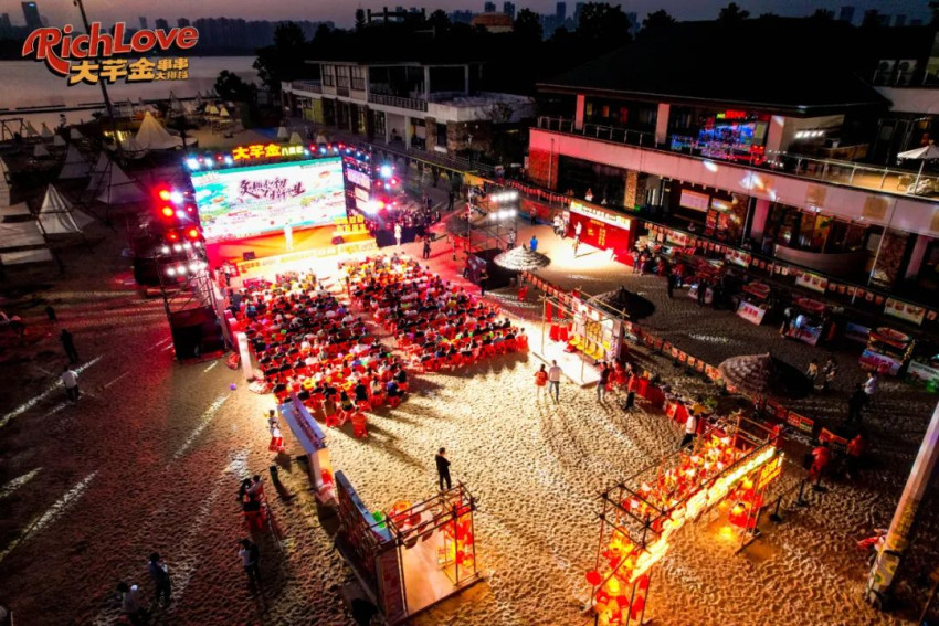 超140款SKU、日均营收过万！串串大排档成了新潮