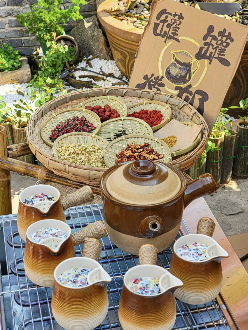 火锅花卷、罐罐奶茶、虾滑面条…...这30+秋冬新品正流行！
