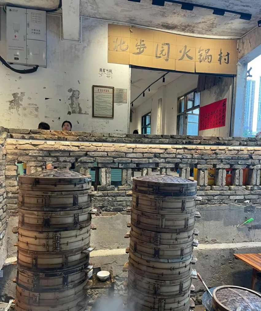 火锅越土,生意越好,why?