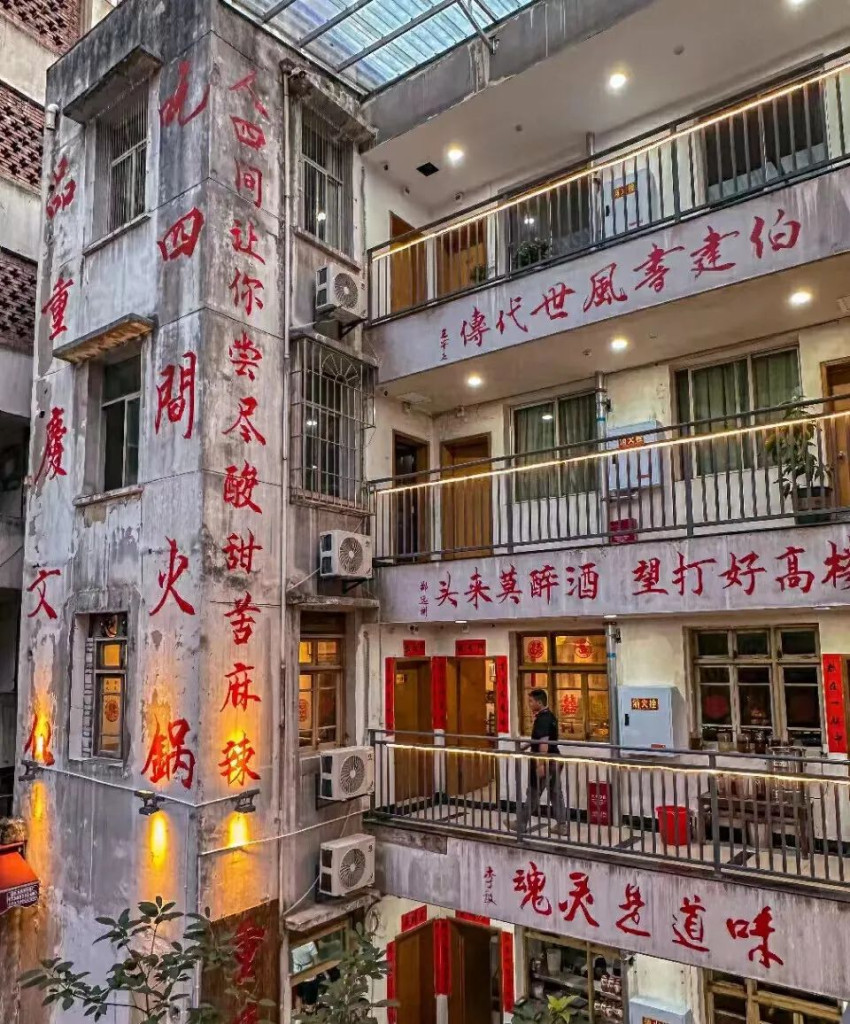 火锅越土,生意越好,why?