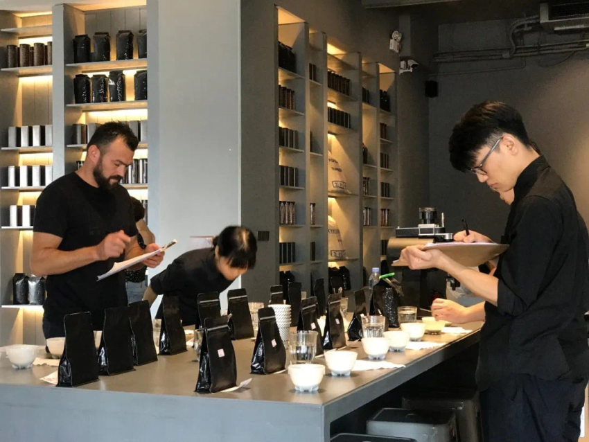 瑞幸们9.9元价格战夹攻下，社区精品咖啡品牌的真实现状