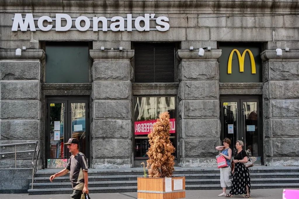 疯抢麦当劳猫窝，“麦门”又欢腾了｜营销观察