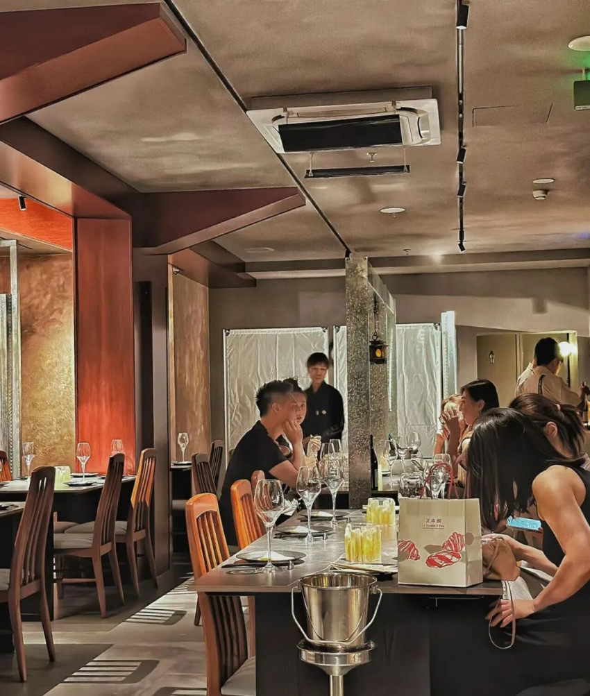 海底捞第一家小酒馆曝光!人均300,日咖夜酒......