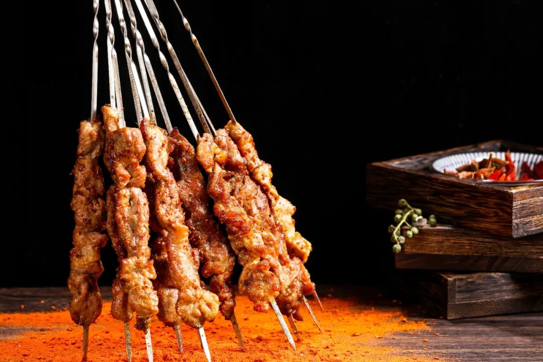 《新疆菜发展报告2023》发布：烤包子有望成为下一个“新疆炒米粉”