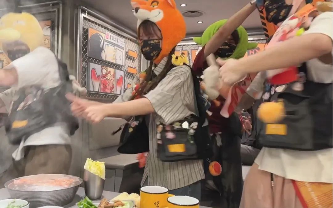 获客难成常态，有情绪价值的餐饮品牌才可能赢得这届年轻人的心？