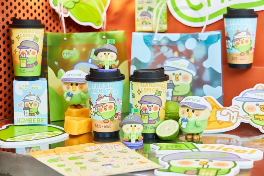 丘大叔梦幻联动小鹦鹉BEBE，差异化破圈，再现联名玩法新突破