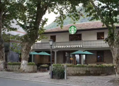 谁在县城喝35元一杯的星巴克？｜商业Friday