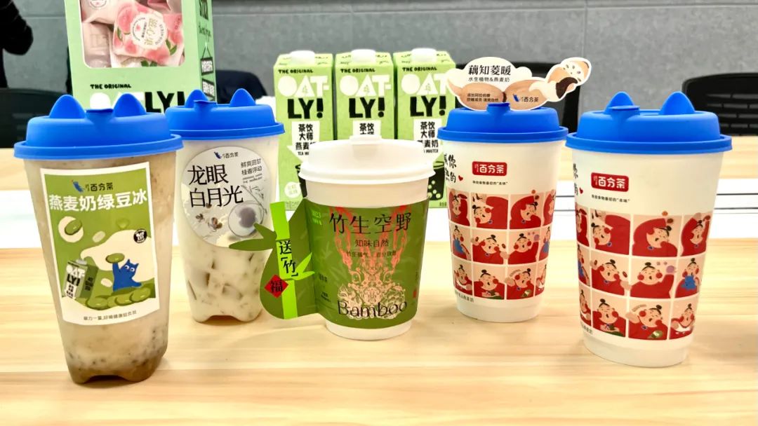 秋冬季集体上新，咖啡馆再次开卷燕麦奶