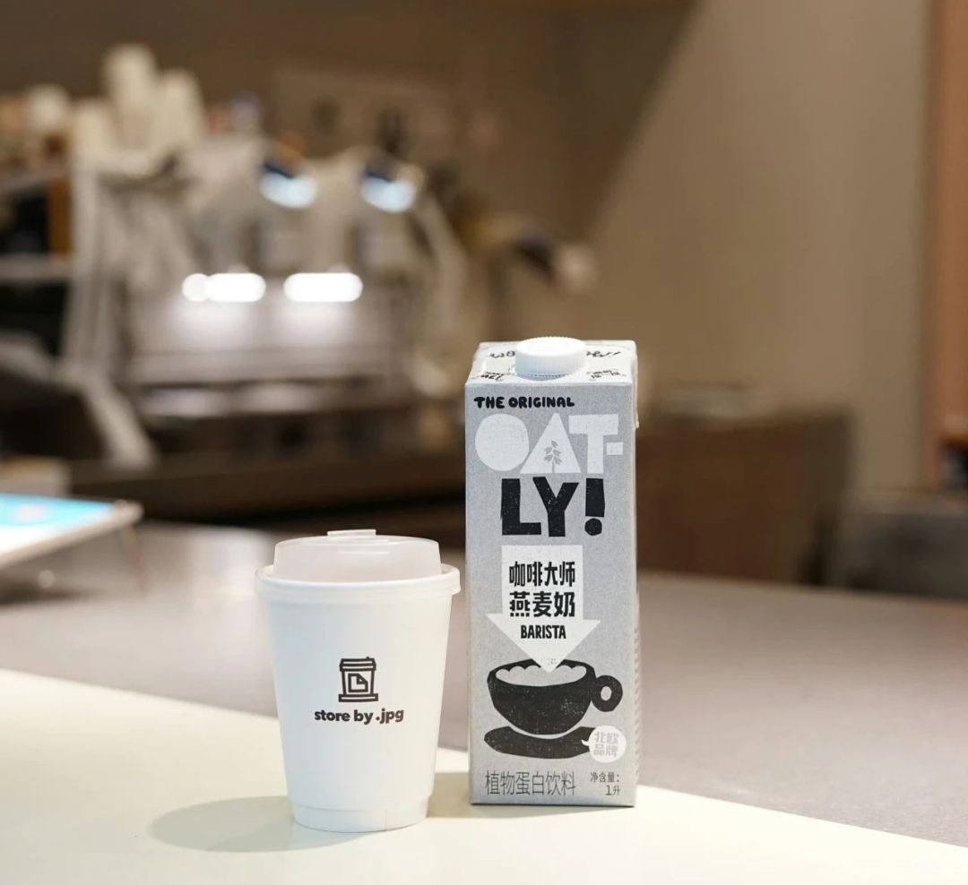 秋冬季集体上新，咖啡馆再次开卷燕麦奶
