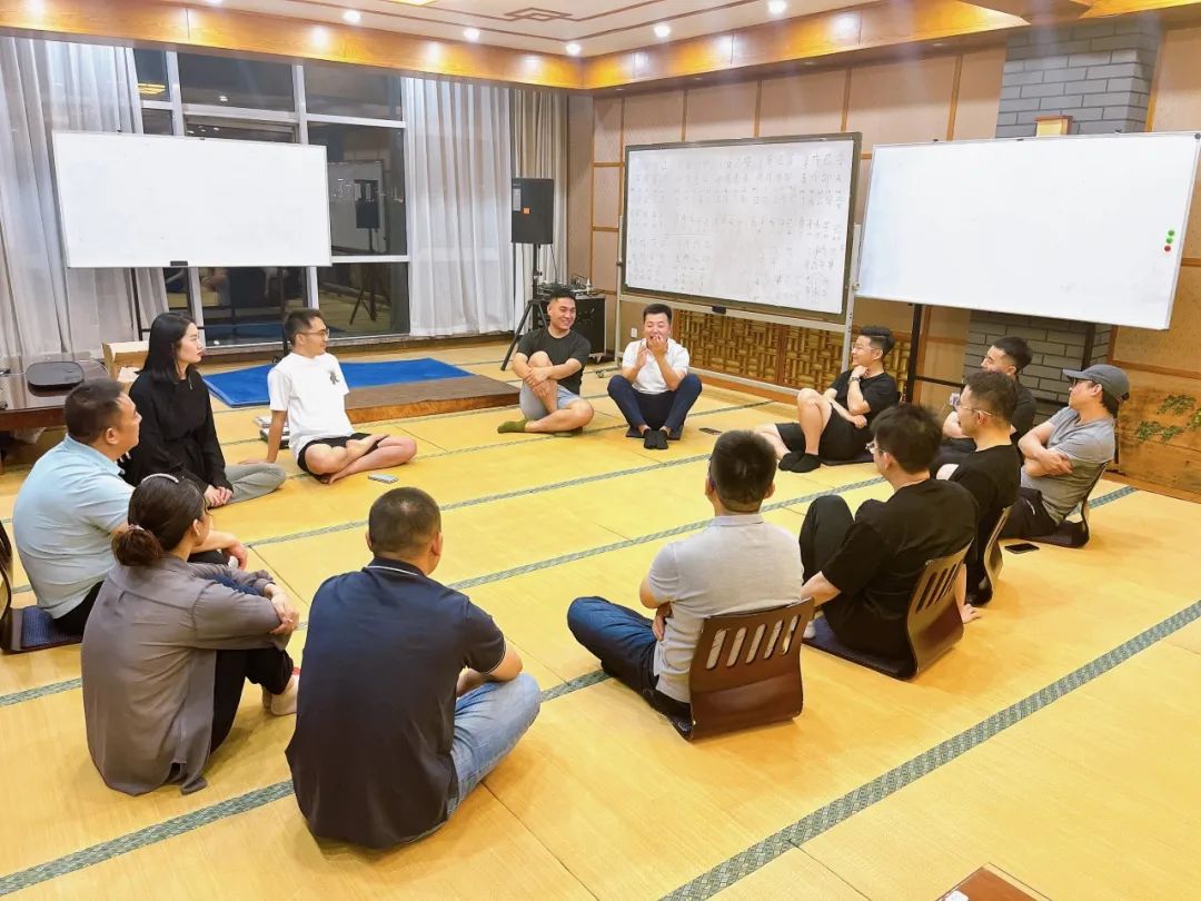 最好的食品企业创始人，都在登山路上