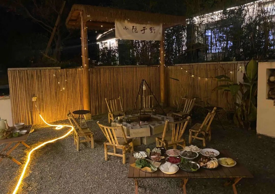 吊炉火锅，火爆全网！火锅界的“围炉煮茶”，正成为新晋顶流