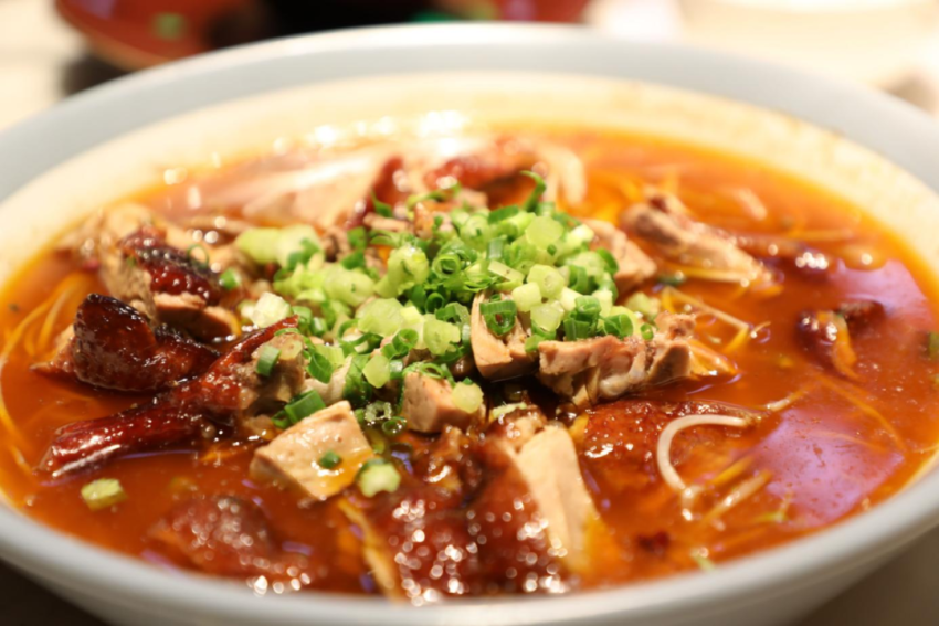 《冒烤鸭可持续发展报告2023》发布：近1年门店数激增超8倍