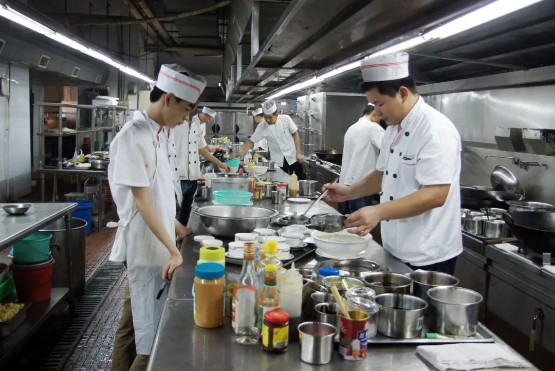 想跨行做餐饮，你的机会在哪里？