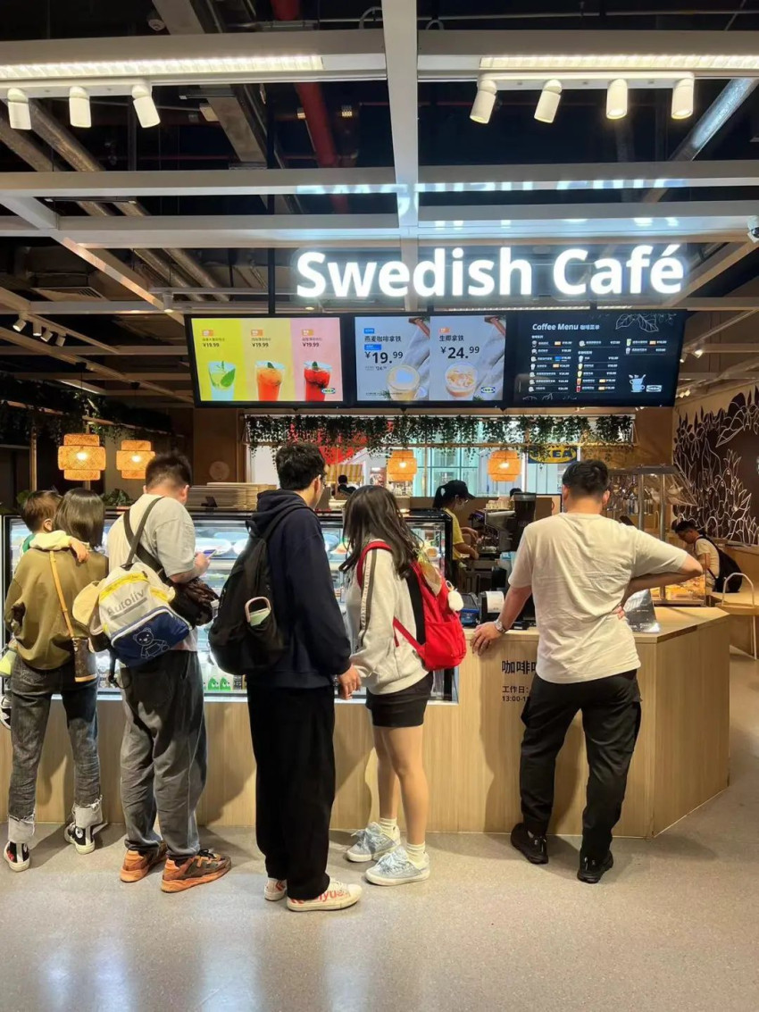 不愿去餐厅吃饭的年轻人，爱上了商超餐饮区