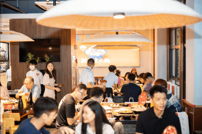 珮姐老火锅十周年:创始人首次亮相美团直播,直播销售额月环比涨8倍